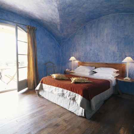 blue-sponge-walls-for-bedroom