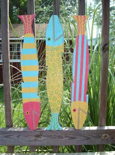 DIY Garden Fence Art Ideas 14