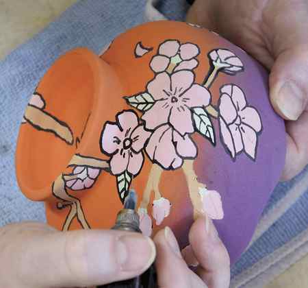 13 For finishing touches, apply underglaze linework with an AirPen or slip-trailing bulb.