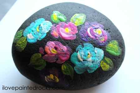 how to paint flowers on rocks