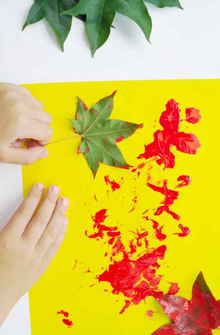 Fun & creative ways for kids to paint with leaves. Fall leaf crafts for preschool and elementary. #leafart #leafpainting #leafprintart #leafpaintingforkids #leafpaintingdiy #leafcrafts #leafcraftsforkids #leafcraftspreschool #leafartprojectsforkids #leafprinting #fallcrafts #growingajeweledrose #activitiesforkids