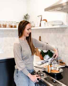 Lindsay in the kitchen