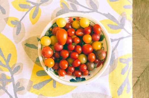 A bowl of tomatoes with diy background using linen 