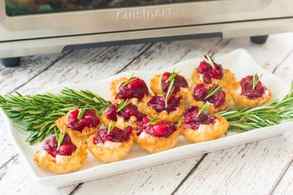 cranberry brie canapes