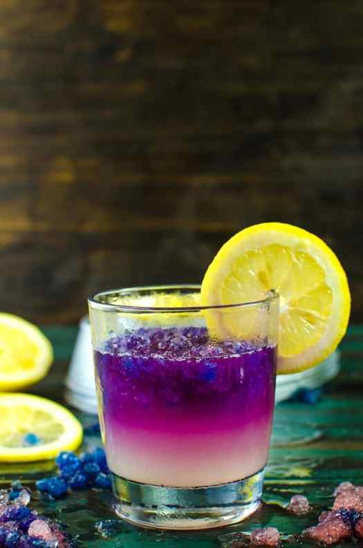 Color Changing Purple and Pink Lemonade Slushies & Popsicles - These kid friendly treats are as magical as they are delicious! You kids will absolutely LOVE these! Have fun with your food while you cool down this summer with these beautiful naturally colored, homemade, color changing lemonade slushies!