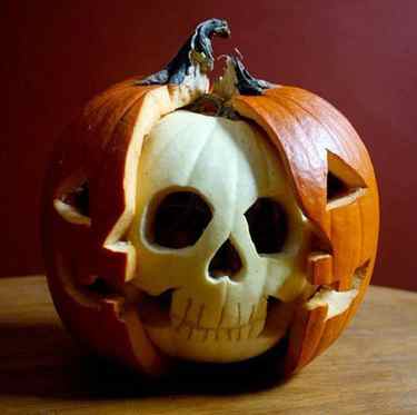 skull pumpkin carving