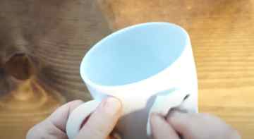 Clean the surface of the cup